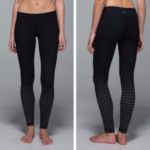 SOLD! Lulu Wunder Under Pant Giant Houndstooth